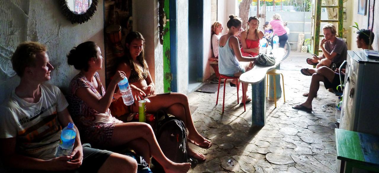 Hostel Gipsy Backpackers Gili Trawangan Exterior foto