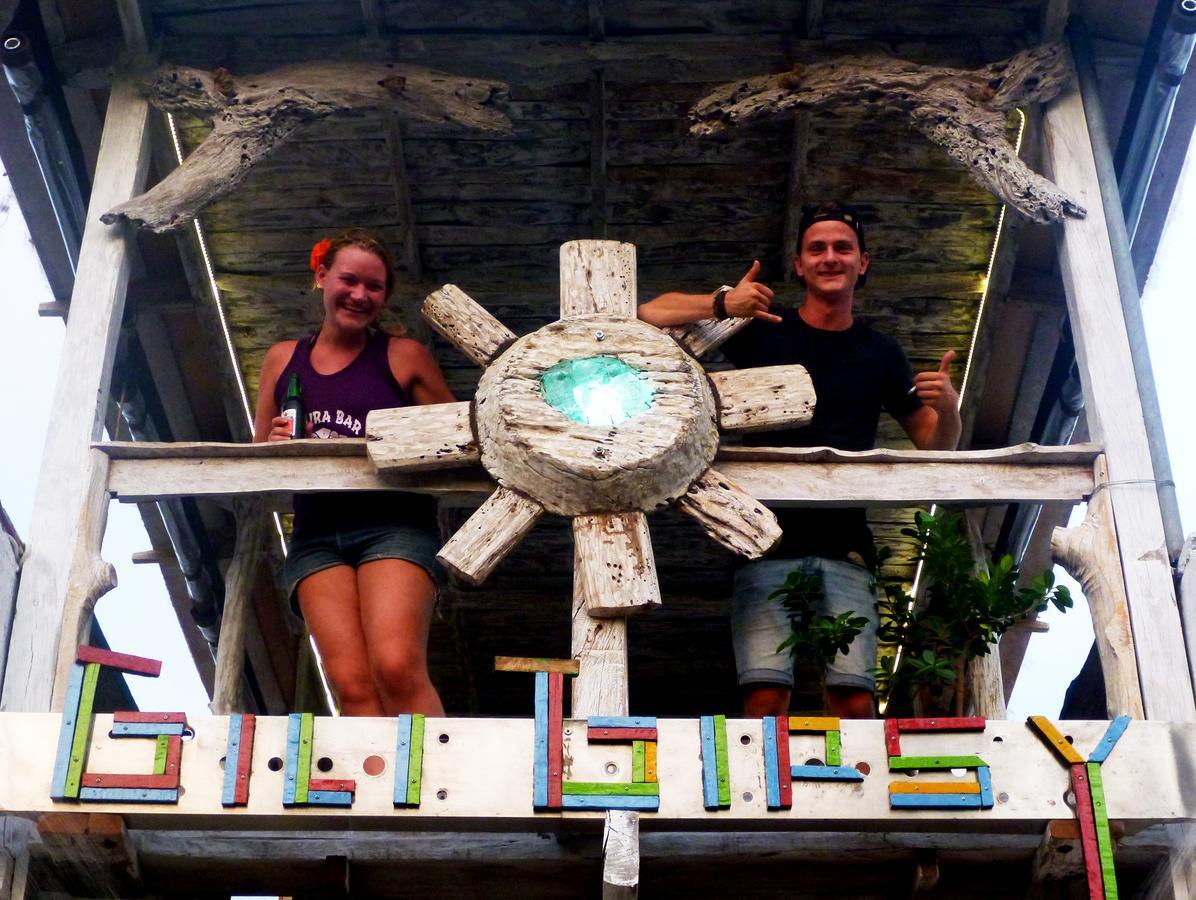 Hostel Gipsy Backpackers Gili Trawangan Exterior foto